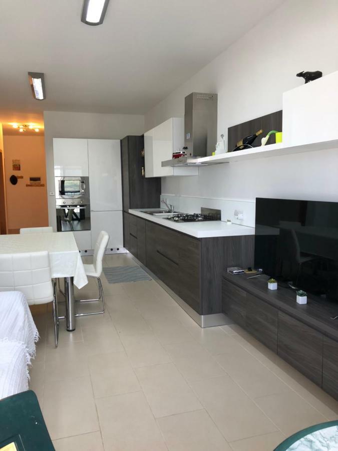 Modern Apartment With Sea View Mellieha Bagian luar foto